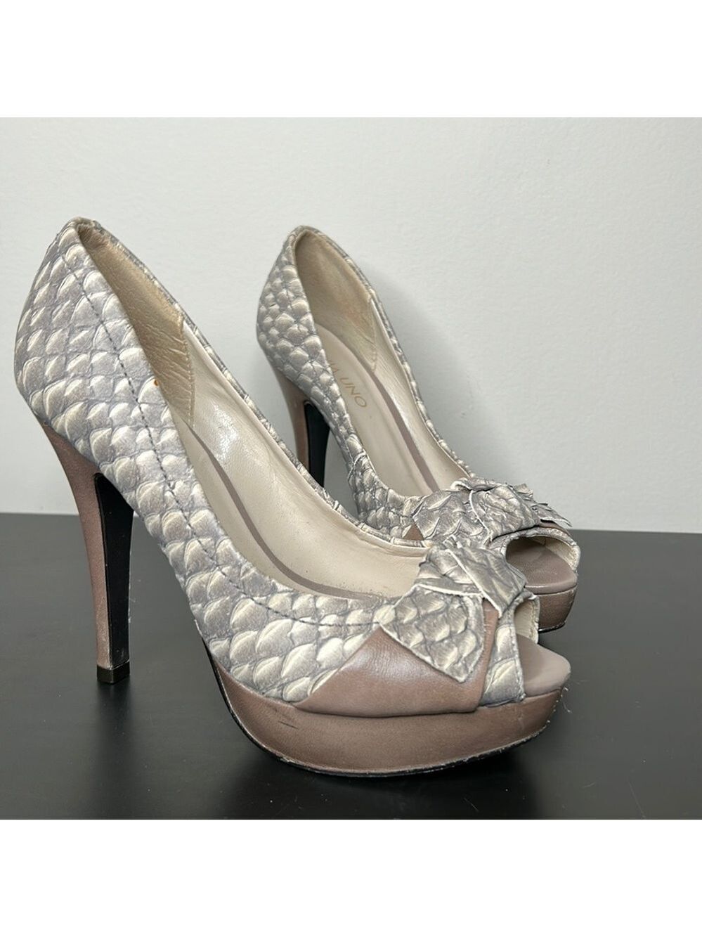 Via Uno Reptile Textured Leather Peep Toe Heel Size 7